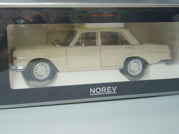 レア！　絶版　1/18 ミニカー　メルセデスベンツ　　280SE オープンカー Mercedes-Benz（メルセデス・ベンツ） Maisto 1/18 280 SE 1967