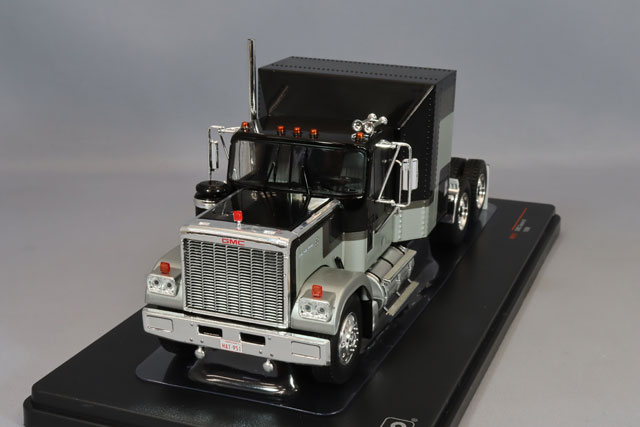 ixo GMC ジェネラル SBFA 1988 メタリックグレー 　1/43 IXO 1:43 1988 GMC General SBFA Sleeper Tractor, Silver