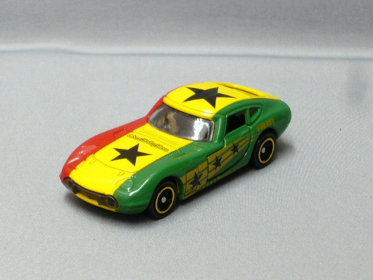 アピタピアゴオリジナル 〈世界の国旗トミカ〉トヨタ2000GT