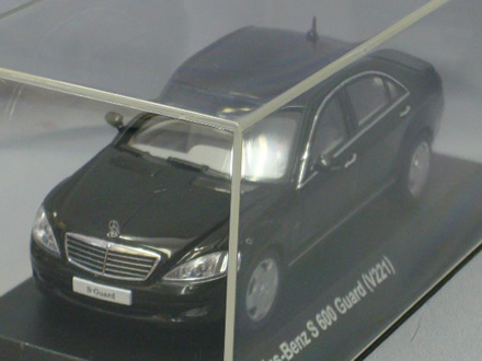 メルセデスベンツ S600（V221） Guard（防弾仕様） 銀 [トミカと