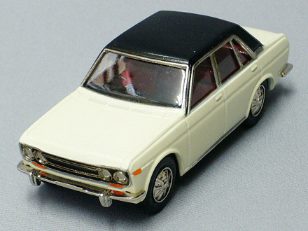 日産 ブルーバード 510 1600SSS 1969年式 白 [トミカとミニカー