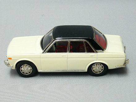 日産 ブルーバード 510 1600SSS 1969年式 白 [トミカとミニカー