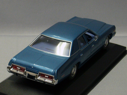 ダッジ モナコ 1974年 ブルーメタリック [トミカとミニカーの